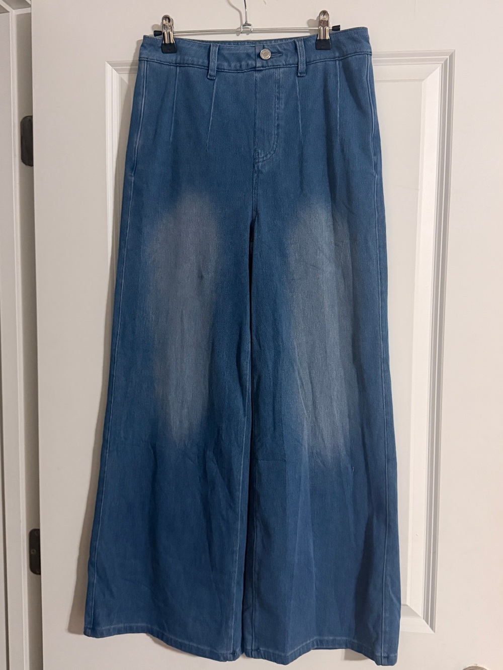 HALARA Wide-Leg Blue Denim Jeans with Subtle Fade